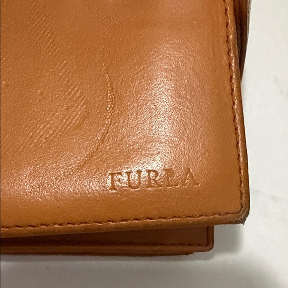 Vintage Furla Tan Leather Wallet - Picture 5 of 10
